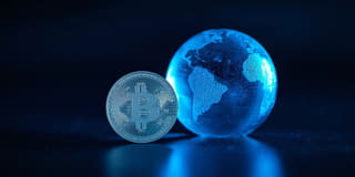 Det globala finanssystemet tar in kryptovaluta i sin mainstream